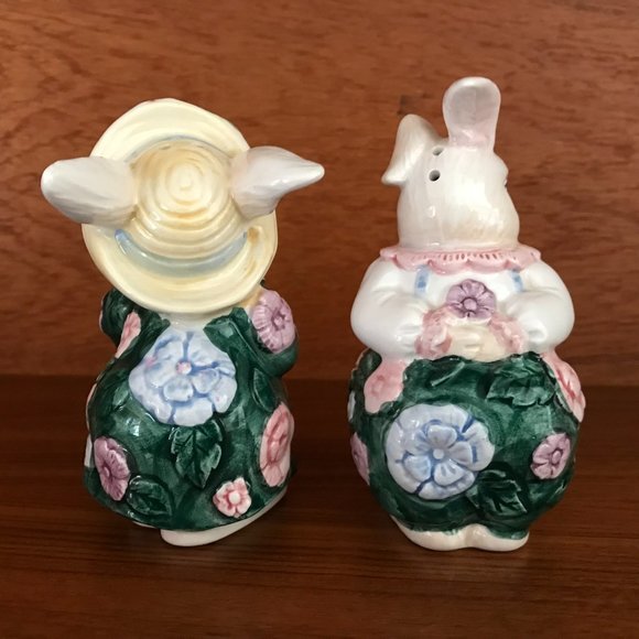 Vintage 1991 Fitz and Floyd Ceramic Bunny Salt and Pepper Shakers - Picture 5 of 8